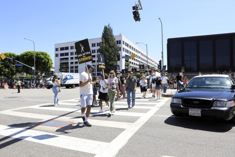 SAG-AFTRA strike at the Universal Studios