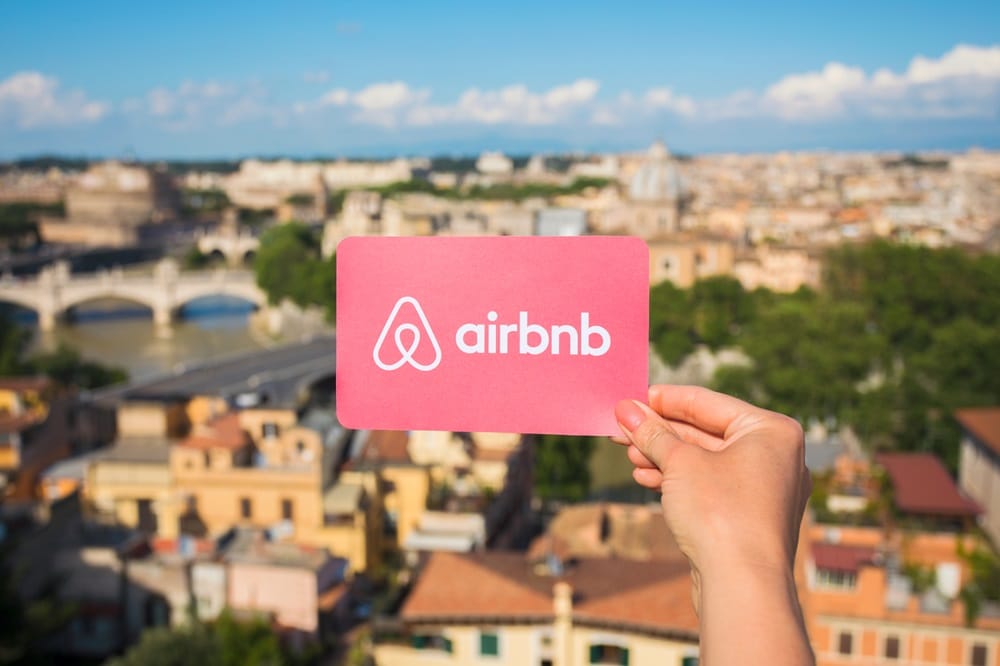 Airbnb logo