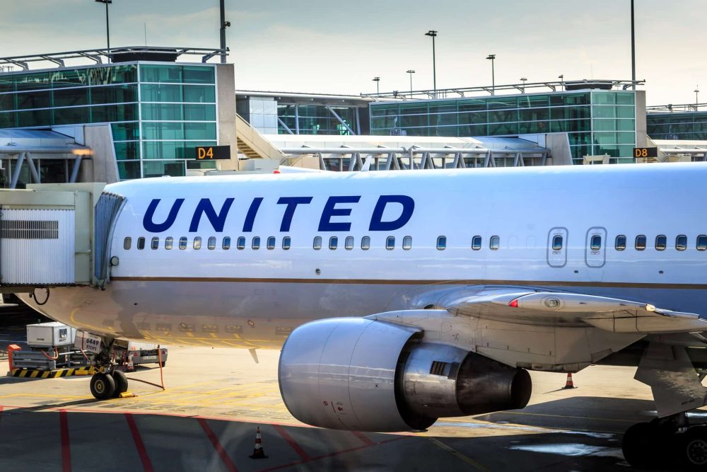 United Airlines jet