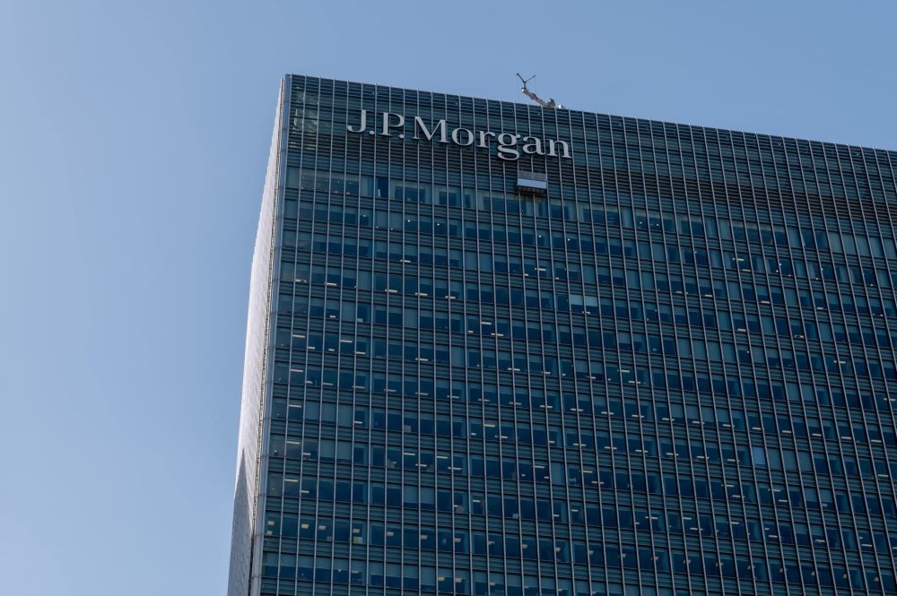 JP Morgan skycraper in Canary Wharf financial district