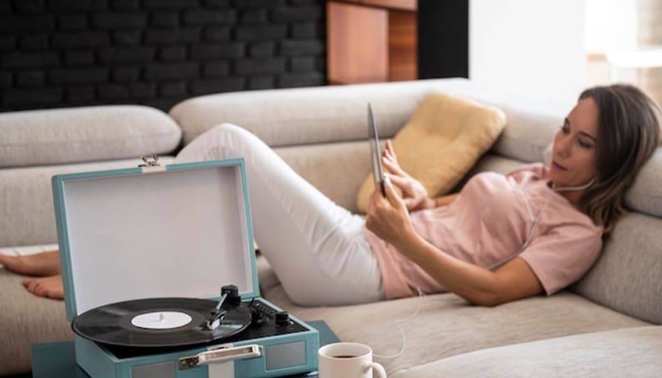 Home Entertainment: Diverse Ways to Enjoy from the Comfort of Your Own Space