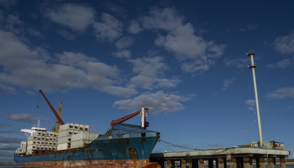 Trump Signals Support for Dockworkers In Labor Talks