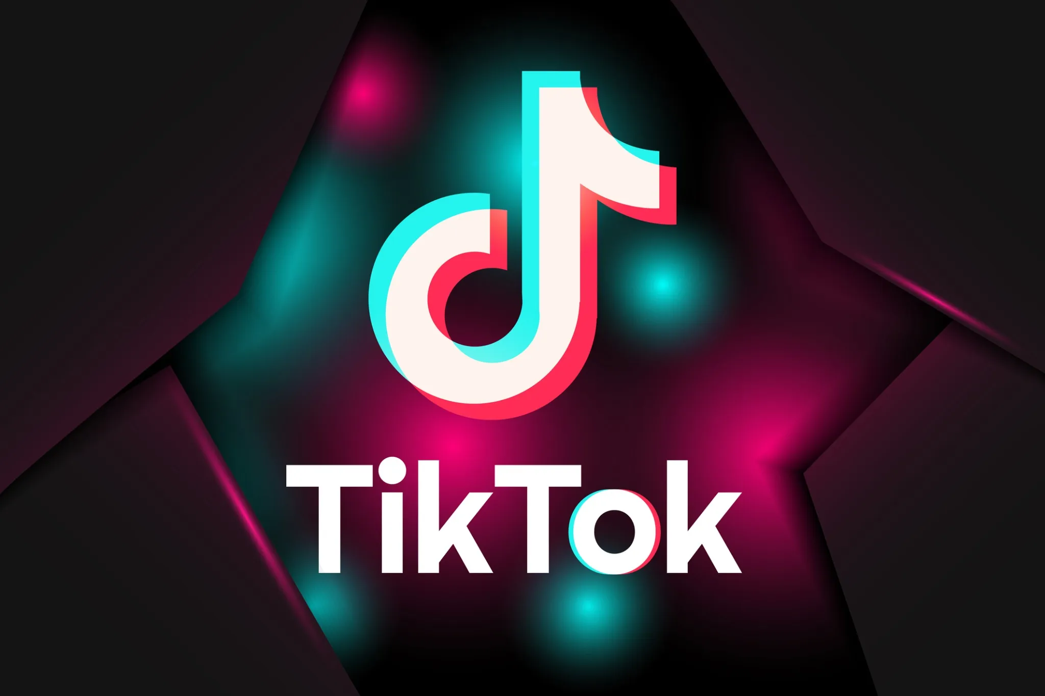 Trump Confirms Talks With Multiple Groups on TikTok Sale