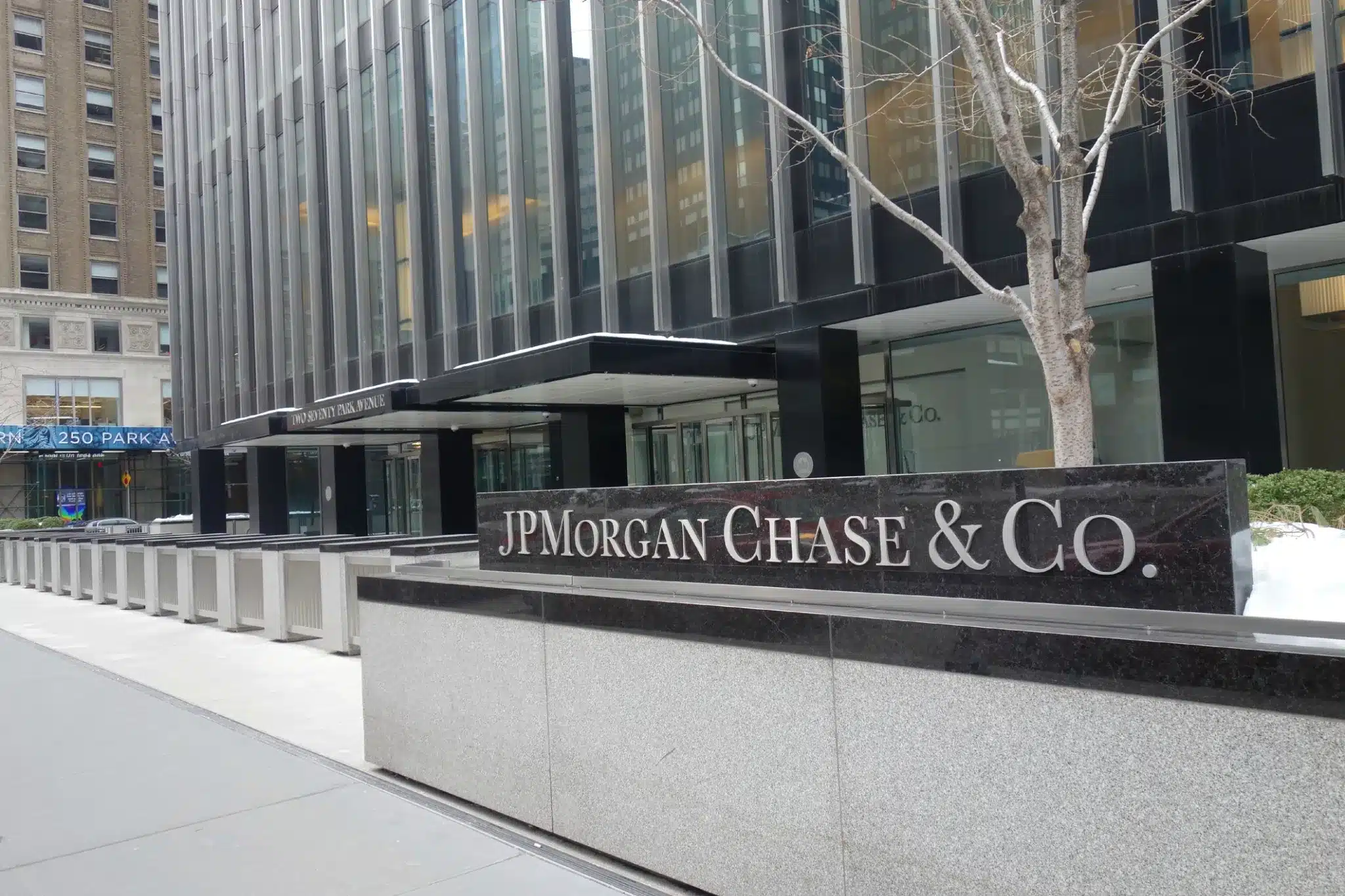 JPMorgan Boss Jamie Dimon Dismisses Petition Against 5-Day Office Policy