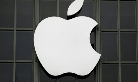 Apple to increase benefits for US retail staff
