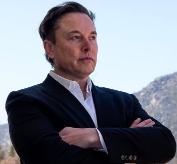 Elon Musk after arriving outside of Arnold Hall on April 7, 2022